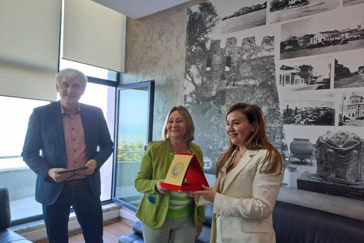 From left to right: Paul Ganzeboom, HUAS Dean of Internationalisation; Rima Dijkstra, STARS EU programme manager; and Kseanela Sotirofski, UAMD Rector.