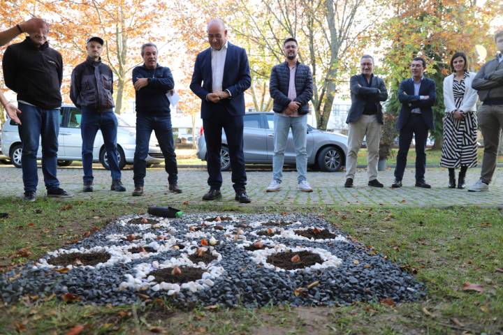 Bragança Polytechnic Institute forms STARS EU logo in its gardens with tulips