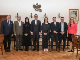 The Portuguese delegation of deans, with Cracow's Vice-Rector for Science and the head of the International Relations Office at the Senate Hall of the host university.